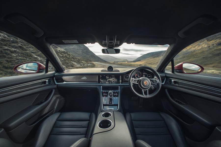 Торпедо Porsche Panamera Turbo 2016 года  (UK) (фото 15 из 16)